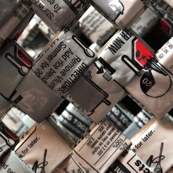 Recycled magazine/wrapper candy wrap bag - Picture 4 of 8